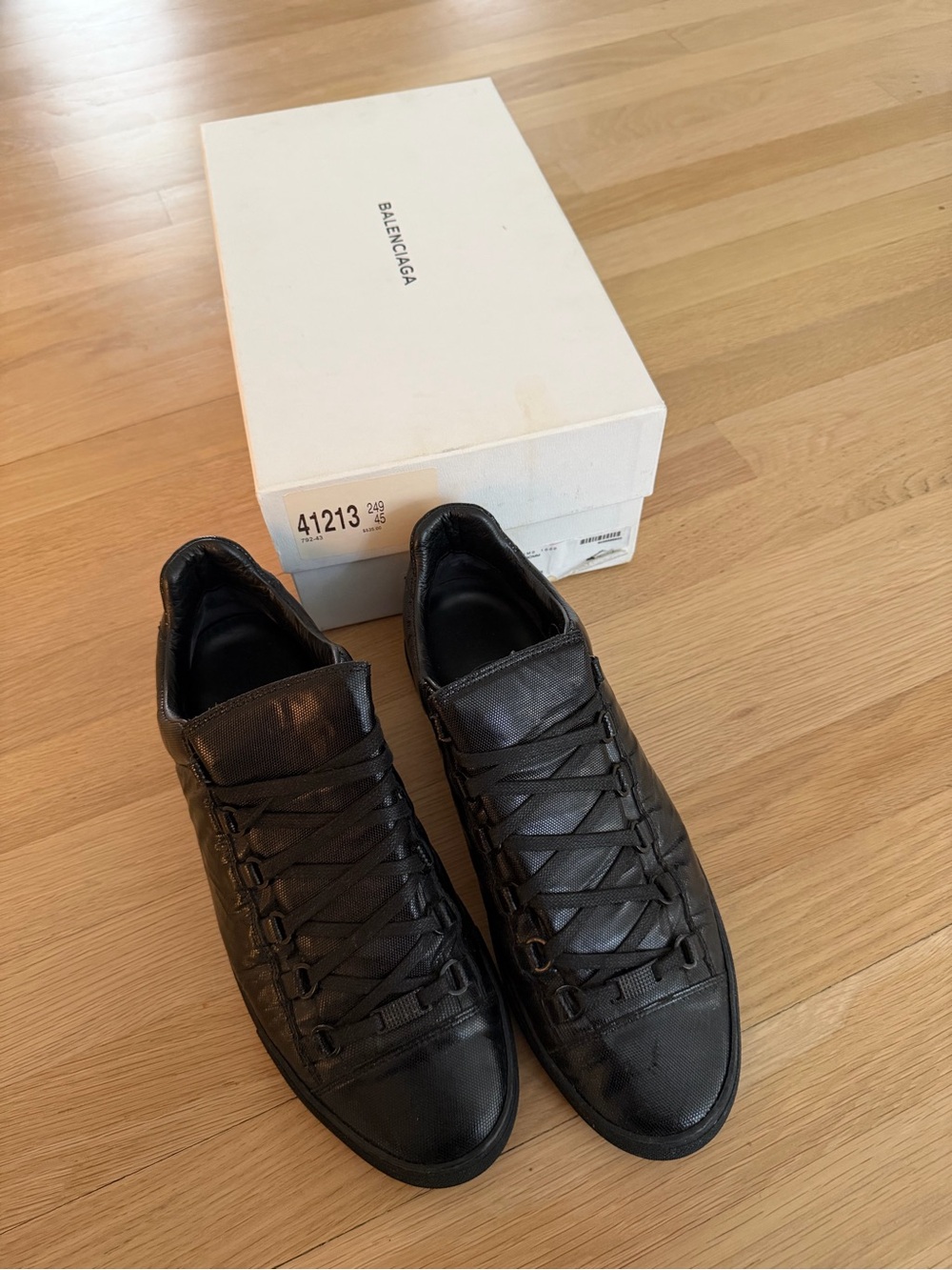 Balenciaga Arena Black Low-Top Sneakers - Picture 2 of 4